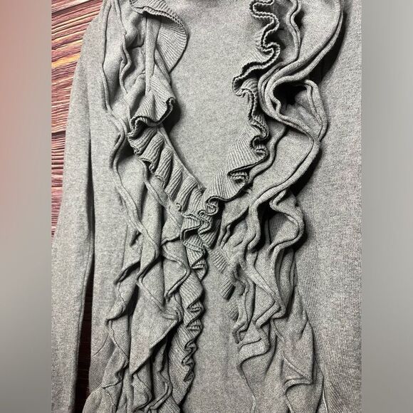 Romero & Juliet Couture Gray Sweater. Size X-Small. - Picture 2 of 8